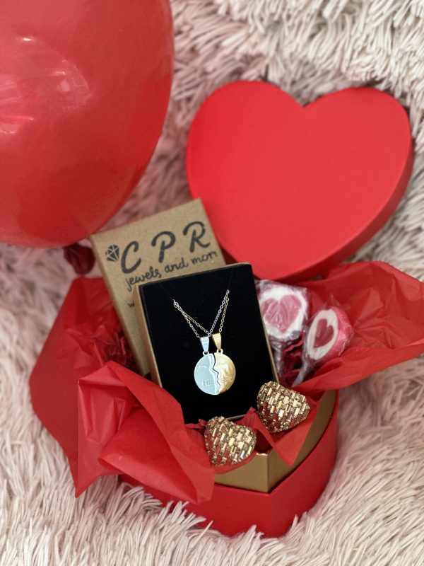 Το Valentine Gift Box  μας είναι εδώ και περιμένει να το χαρίσεις στο αγαπημένο σου πρόσωπο !