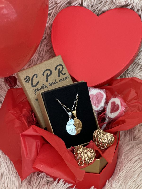 Το Valentine Gift Box  μας είναι εδώ και περιμένει να το χαρίσεις στο αγαπημένο σου πρόσωπο !